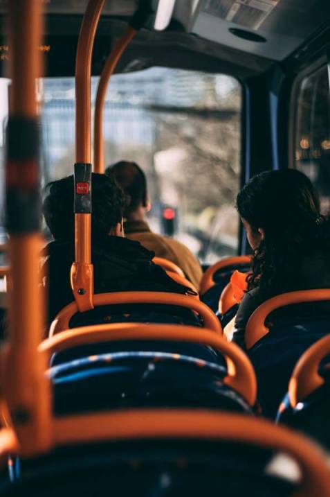 Studenten im Bus